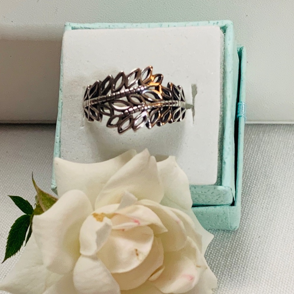 Fine sterling silver adjustable size ring
